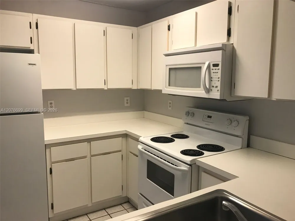 9810 Hammocks Blvd #202 Miami, FL 33196