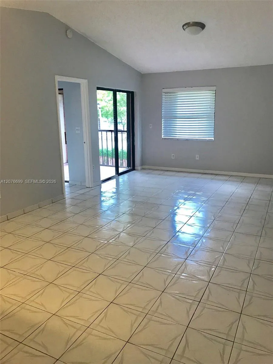 9810 Hammocks Blvd #202 Miami, FL 33196