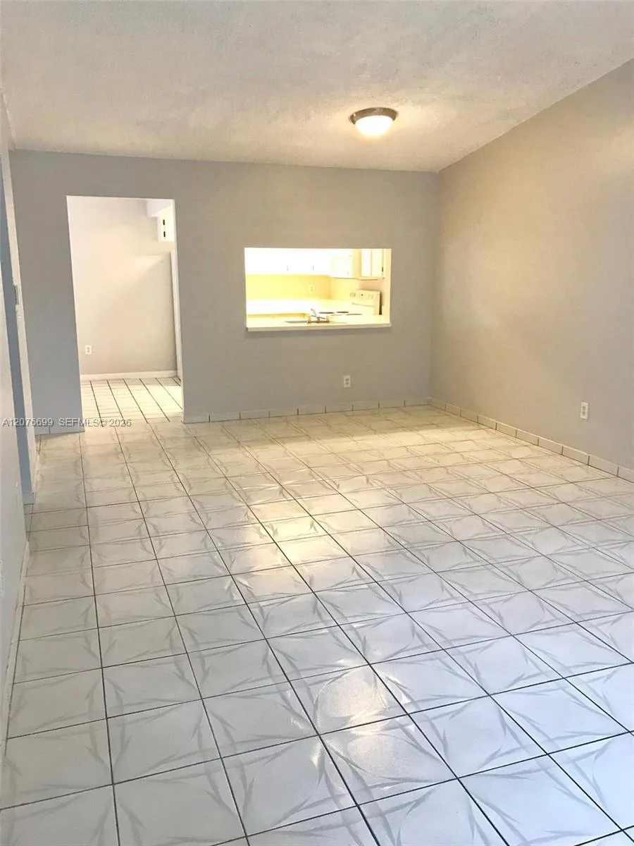 9810 Hammocks Blvd #202 Miami, FL 33196