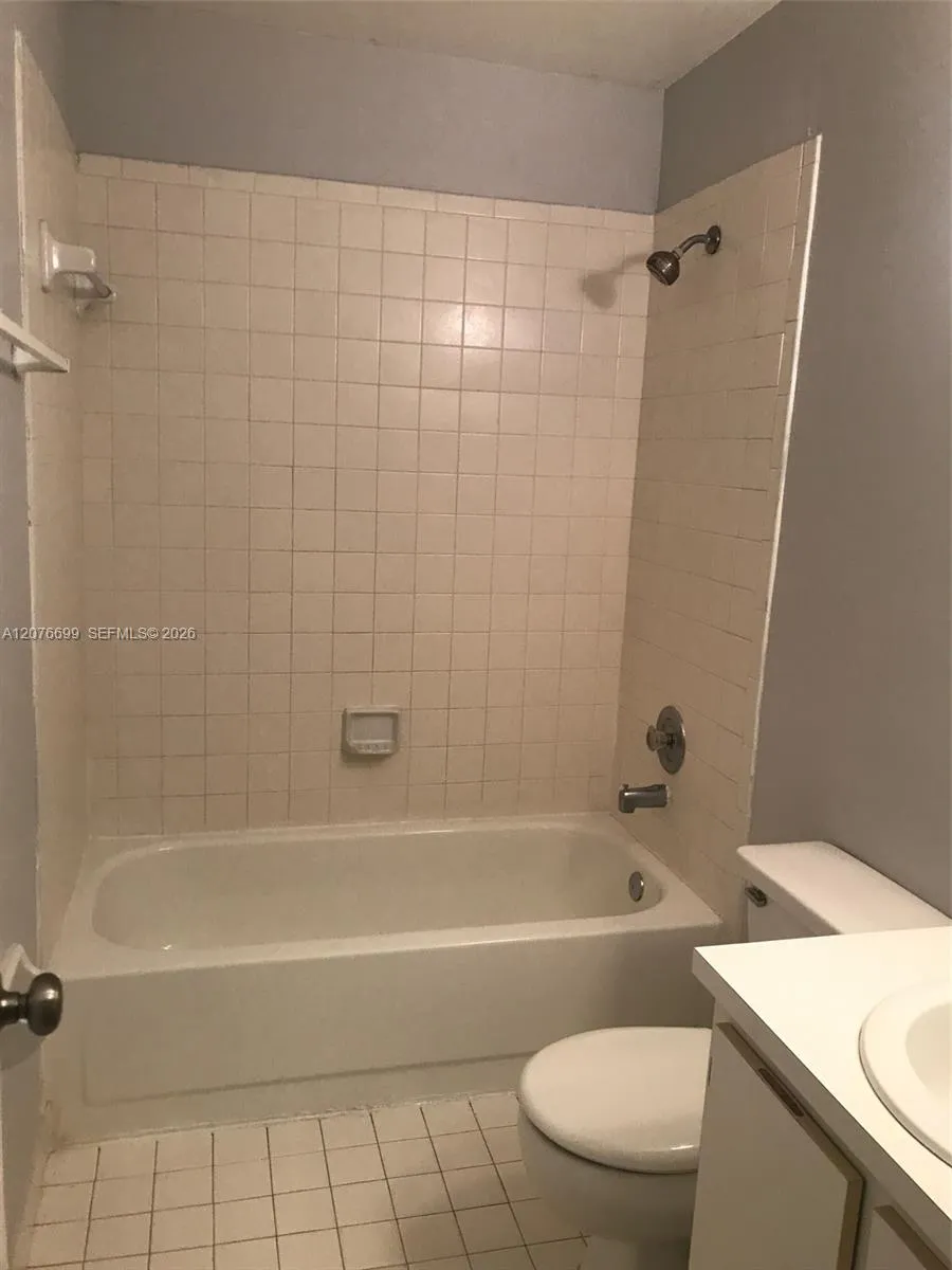 9810 Hammocks Blvd #202 Miami, FL 33196