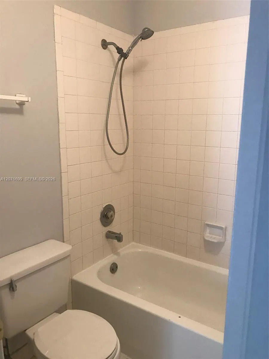 9810 Hammocks Blvd #202 Miami, FL 33196
