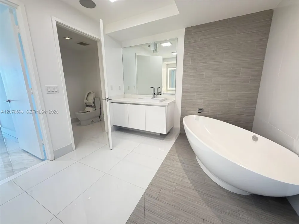 330 Sunny Isles Blvd #5-1008 Sunny Isles Beach, FL 33160