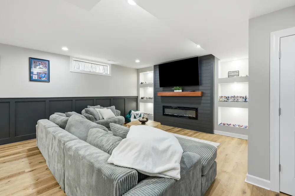 2047 Louis Drive Crown Point, IN 46307