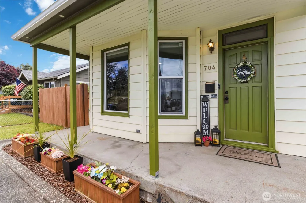 704 Columbia Street Kelso, WA 98626