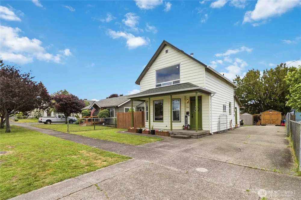 704 Columbia Street Kelso, WA 98626