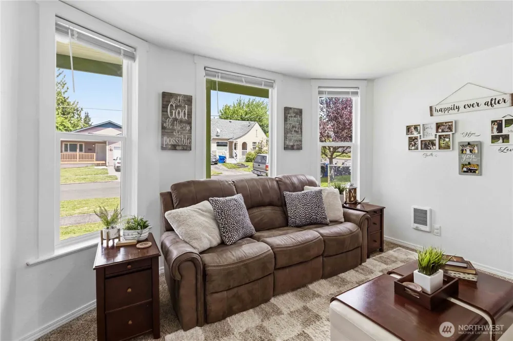 704 Columbia Street Kelso, WA 98626