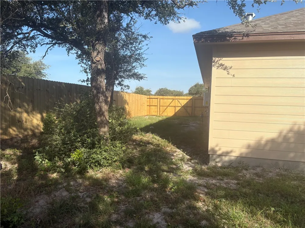 2532 Hewlett Ingleside, TX 78362
