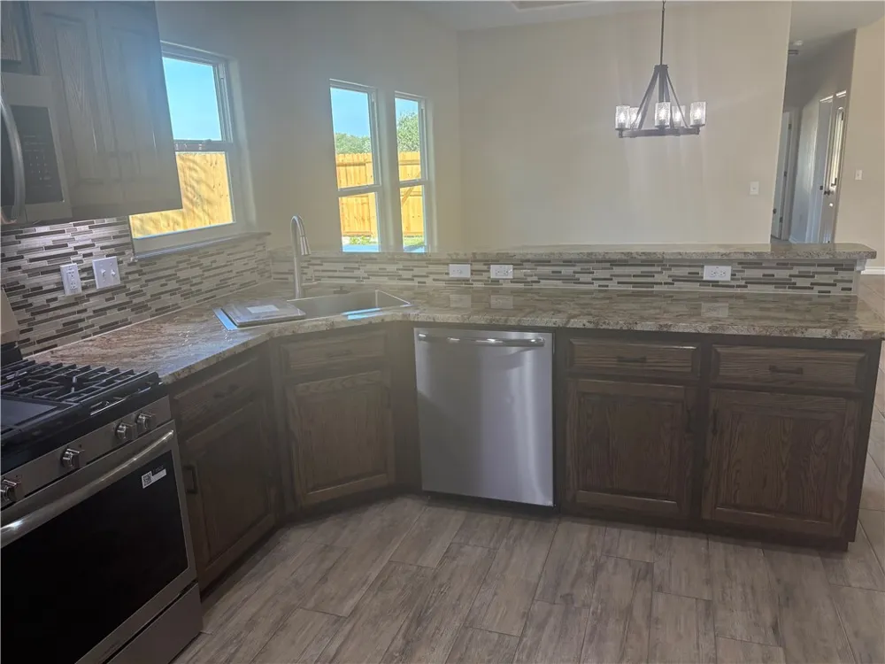 2532 Hewlett Ingleside, TX 78362