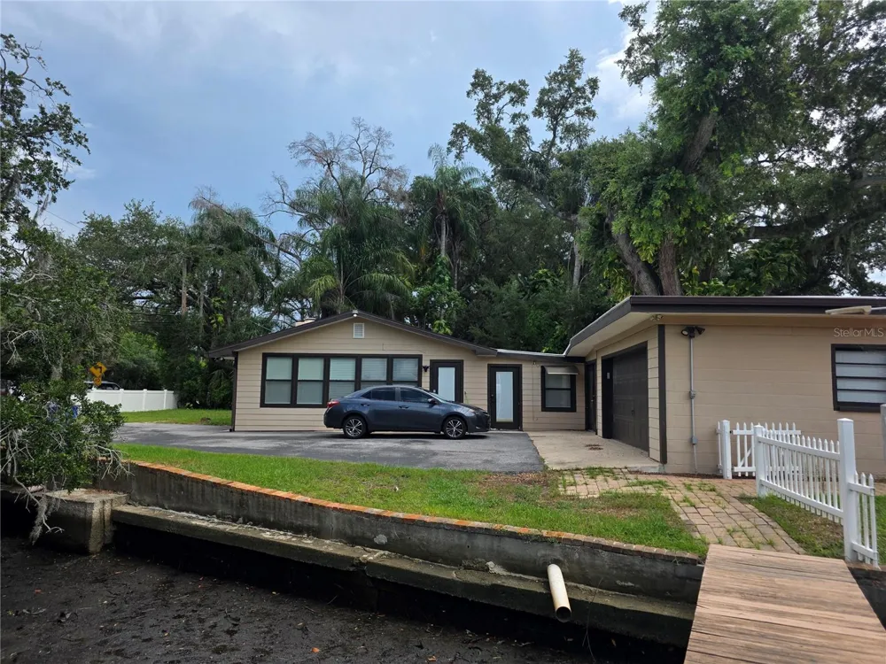 8816 MEMORIAL HIGHWAY Tampa, FL 33615