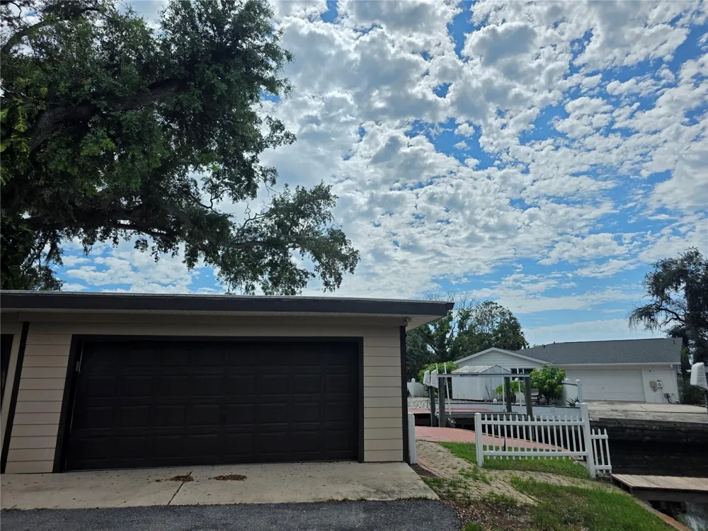 8816 MEMORIAL HIGHWAY Tampa, FL 33615