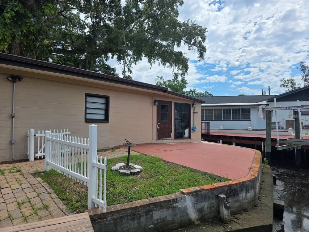 8816 MEMORIAL HIGHWAY Tampa, FL 33615