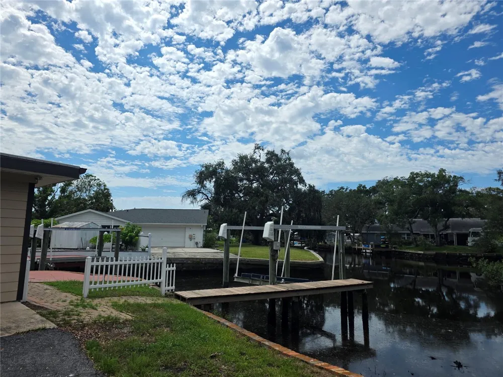 8816 MEMORIAL HIGHWAY Tampa, FL 33615