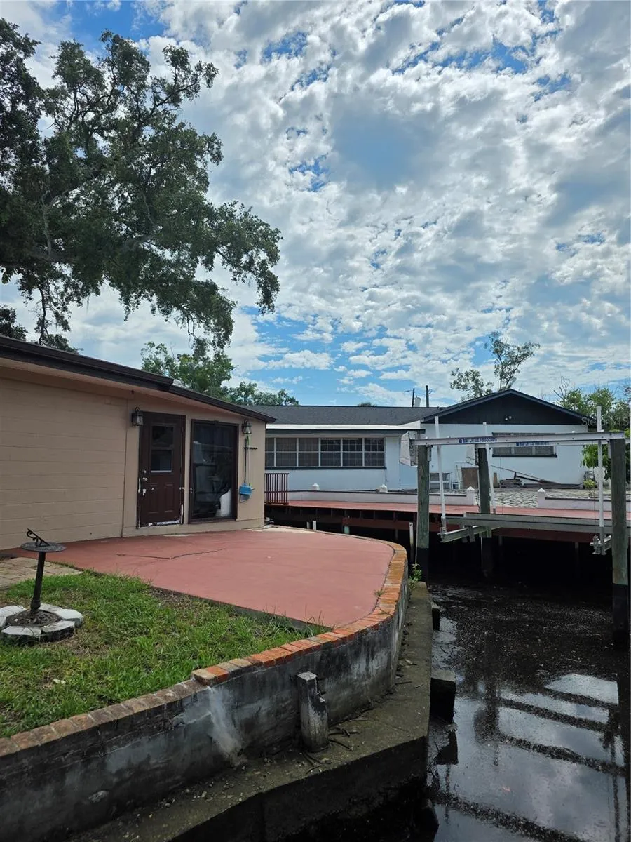 8816 MEMORIAL HIGHWAY Tampa, FL 33615