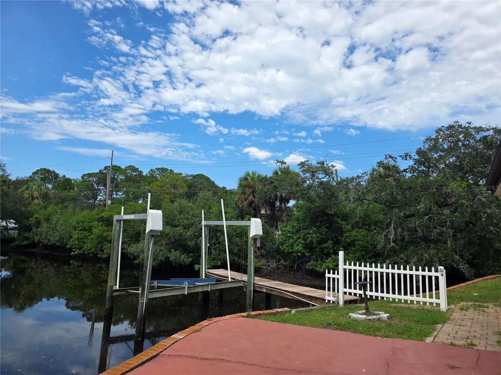 8816 MEMORIAL HIGHWAY Tampa, FL 33615