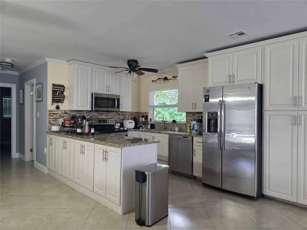 8816 MEMORIAL HIGHWAY Tampa, FL 33615