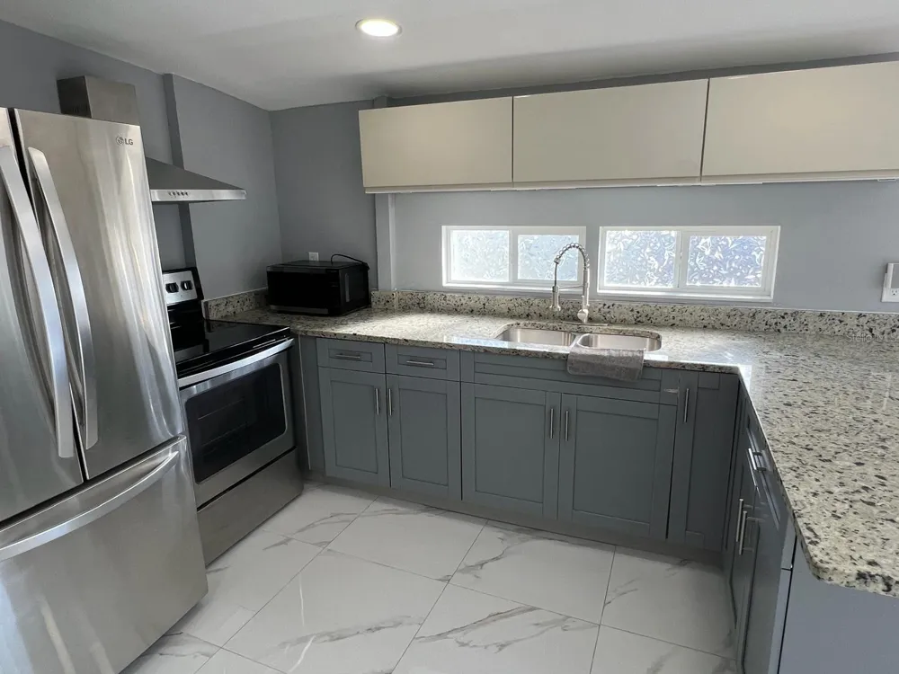 8816 MEMORIAL HIGHWAY Tampa, FL 33615
