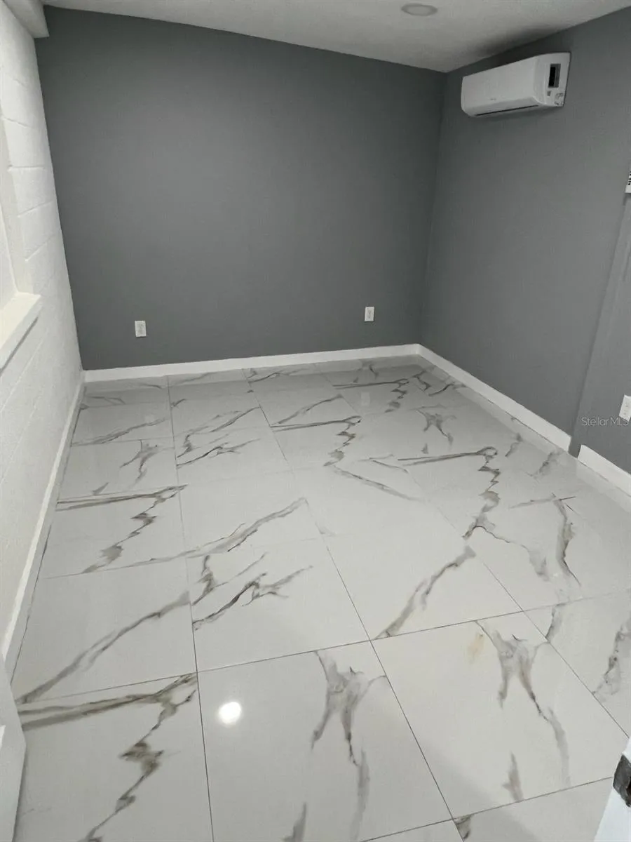 8816 MEMORIAL HIGHWAY Tampa, FL 33615