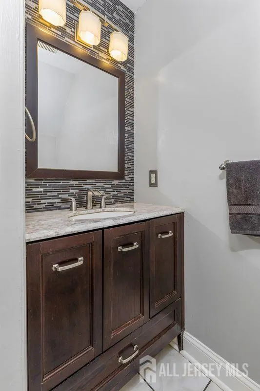 4 Heritage Square Sayreville, NJ 08872