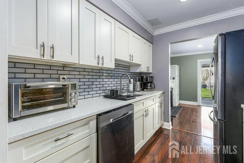 4 Heritage Square Sayreville, NJ 08872