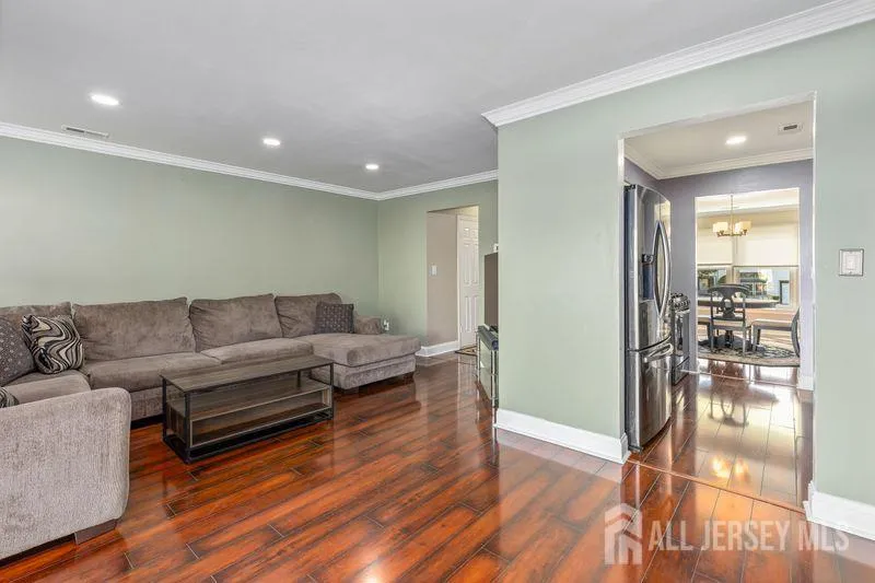 4 Heritage Square Sayreville, NJ 08872