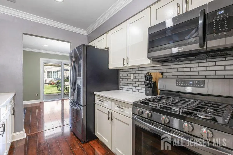 4 Heritage Square Sayreville, NJ 08872