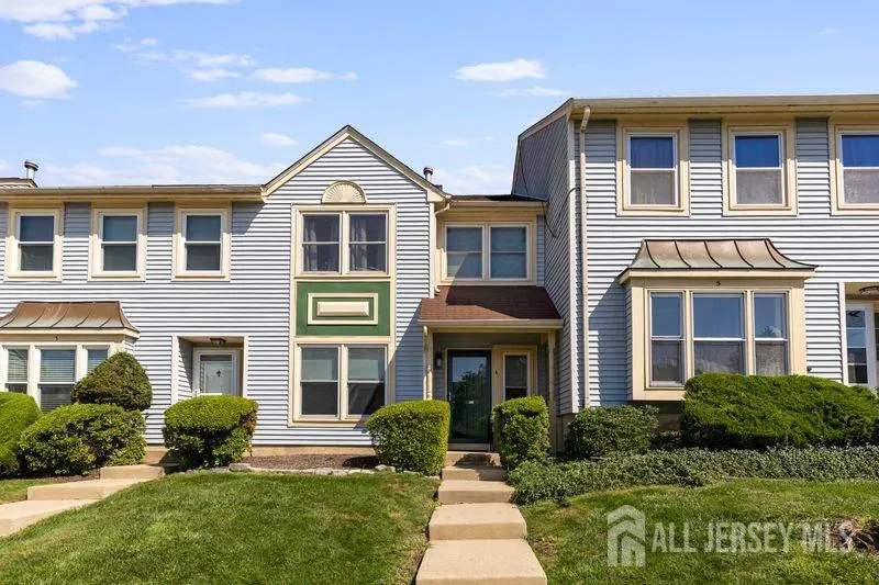 4 Heritage Square Sayreville, NJ 08872