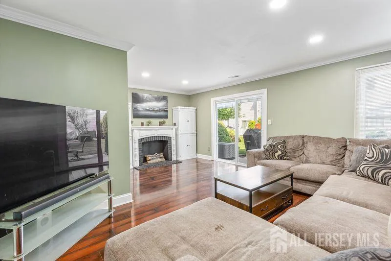 4 Heritage Square Sayreville, NJ 08872