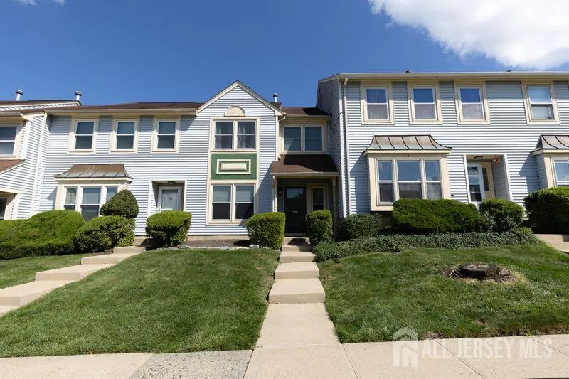 4 Heritage Square Sayreville, NJ 08872