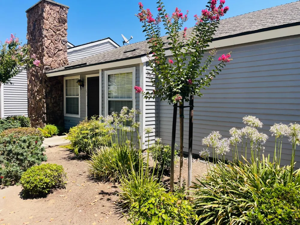 1472 Mayflower Way Clovis, CA 93612