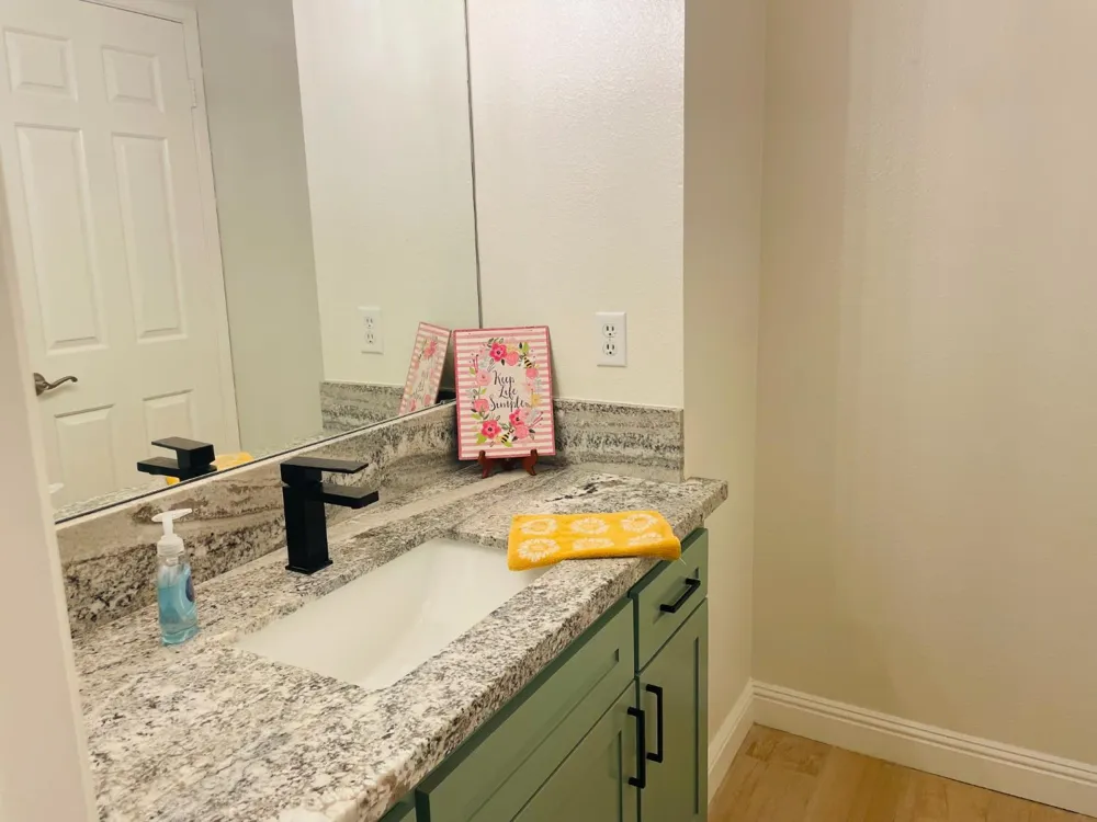 1472 Mayflower Way Clovis, CA 93612