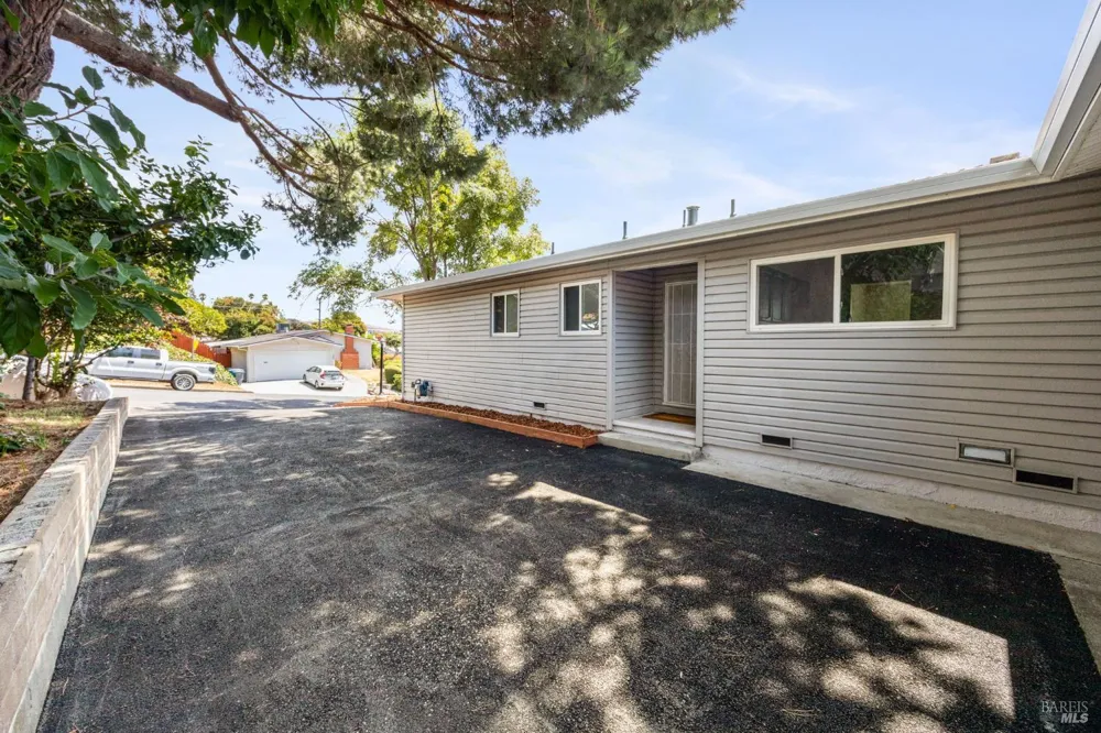 1509 Lassen Court Vallejo, CA 94591