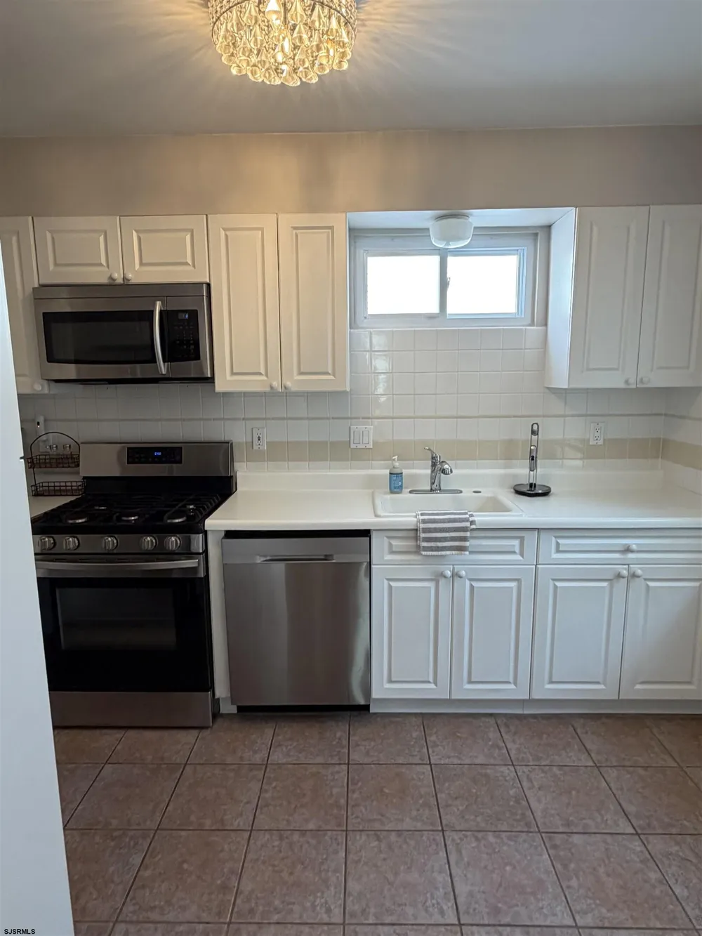 7703 Winchester Margate, NJ 08402