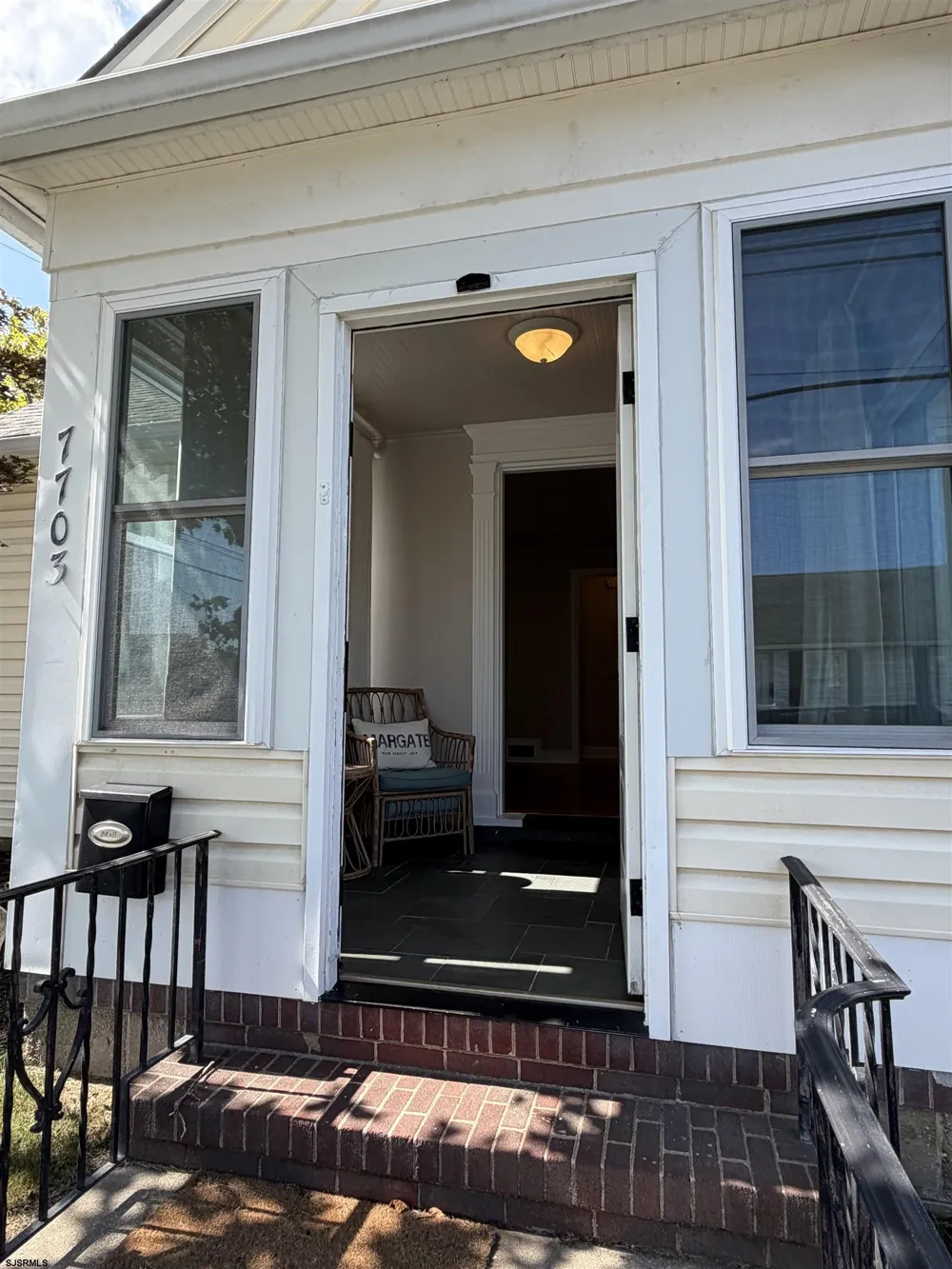 7703 Winchester Margate, NJ 08402