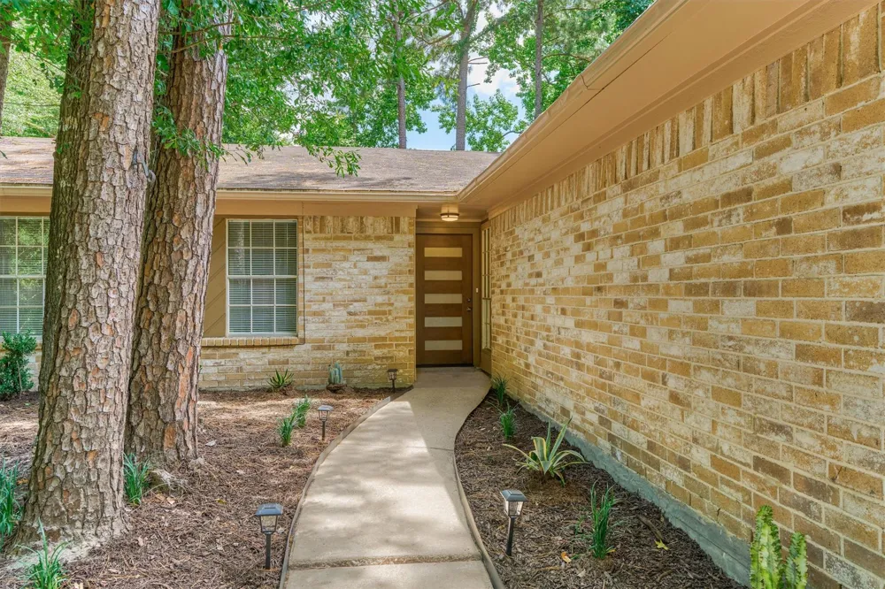 26 W Broken Oak Court The Woodlands, TX 77381