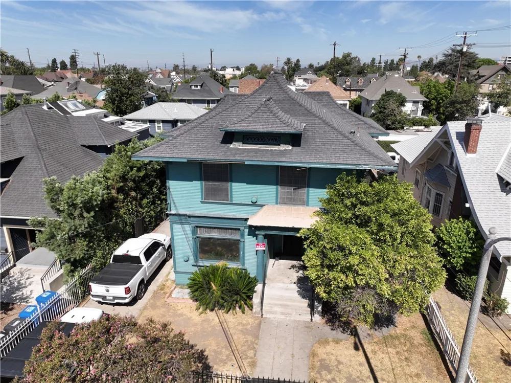 2107 Oak Street Los Angeles, CA 90007