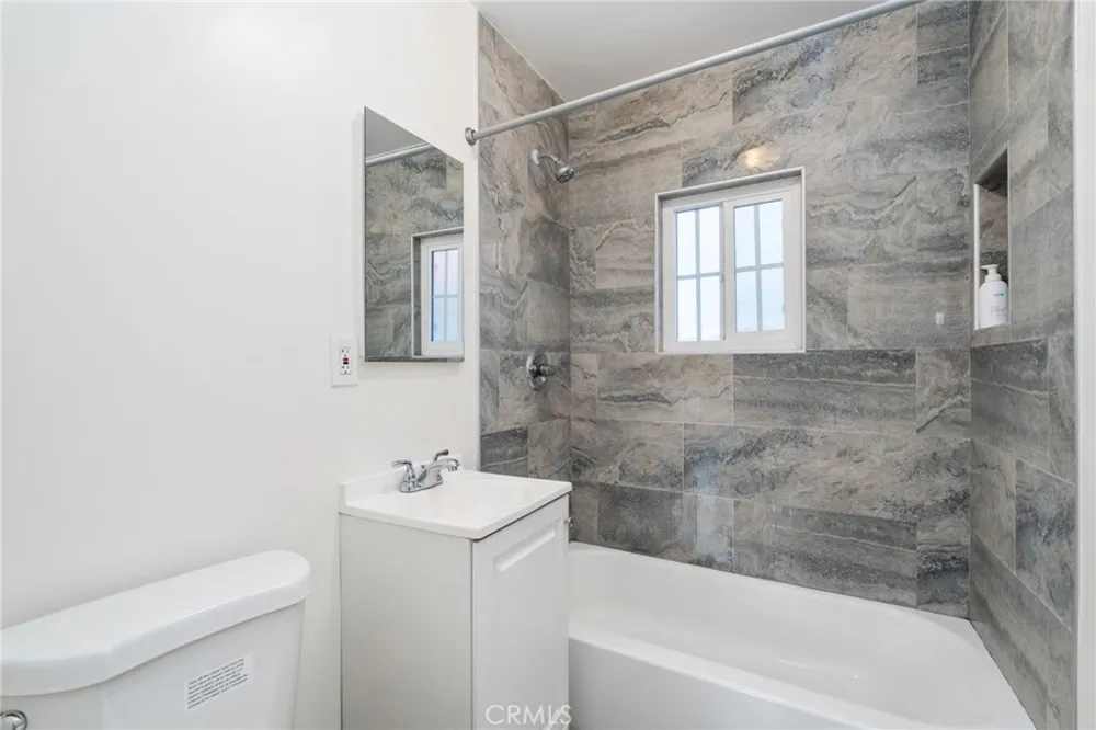 135 E 77th Street Los Angeles, CA 90003