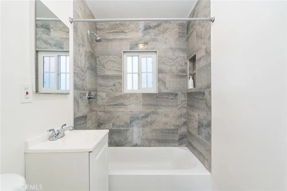 135 E 77th Street Los Angeles, CA 90003