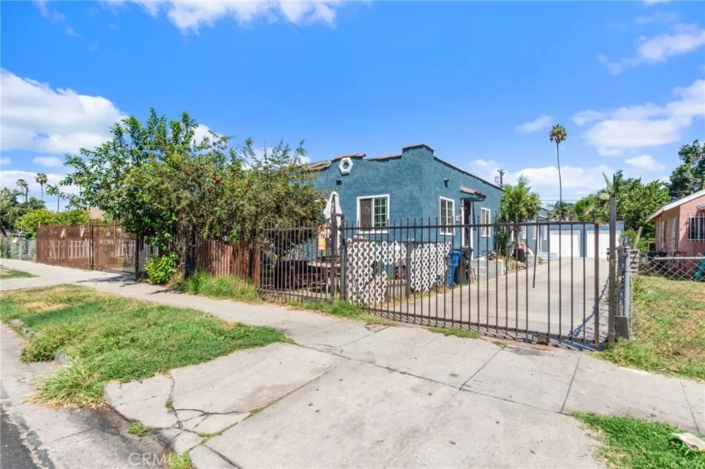 135 E 77th Street Los Angeles, CA 90003