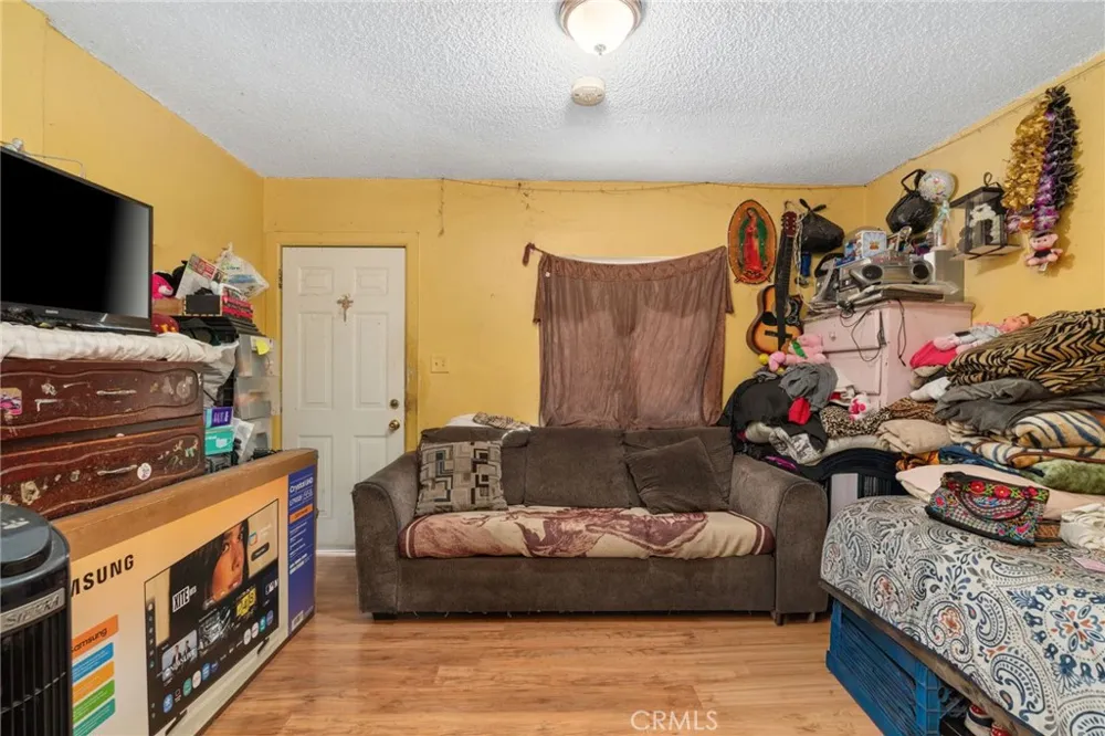 135 E 77th Street Los Angeles, CA 90003