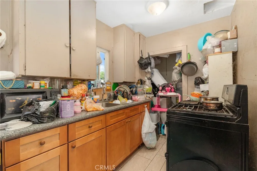 135 E 77th Street Los Angeles, CA 90003