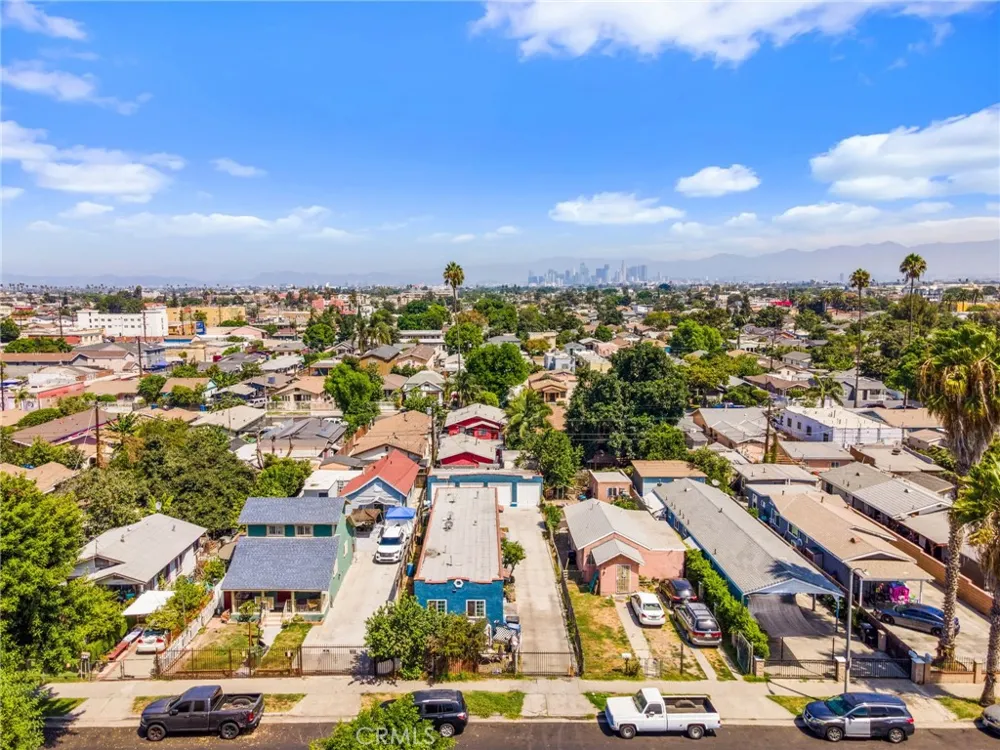 135 E 77th Street Los Angeles, CA 90003