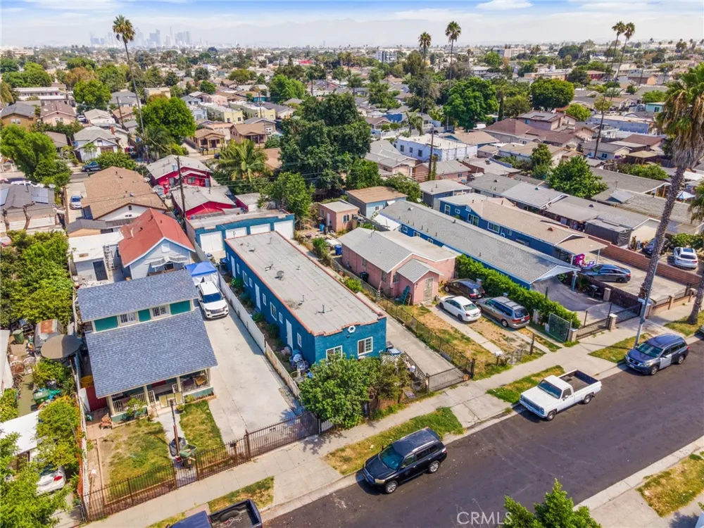 135 E 77th Street Los Angeles, CA 90003