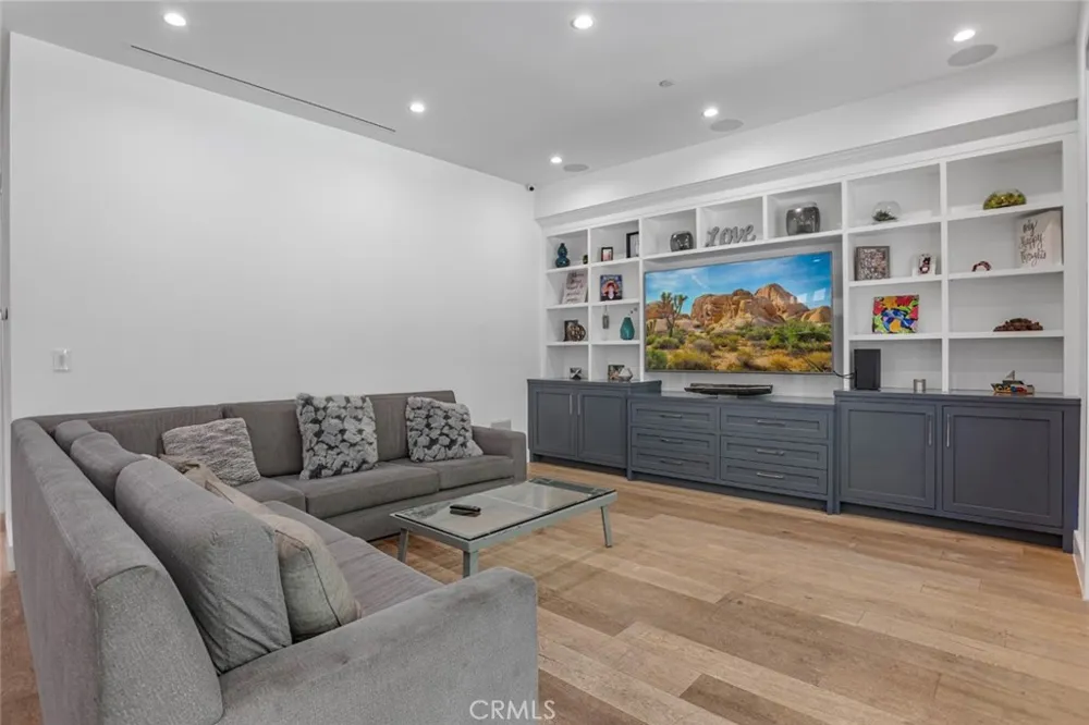 4435 Stansbury Sherman Oaks, CA 91423
