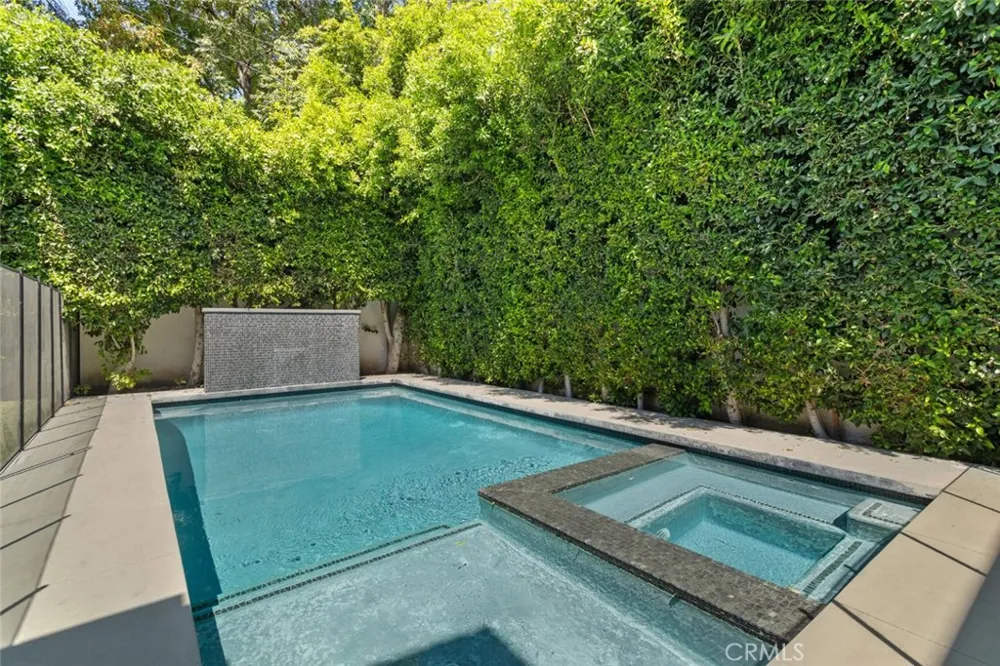 4435 Stansbury Sherman Oaks, CA 91423