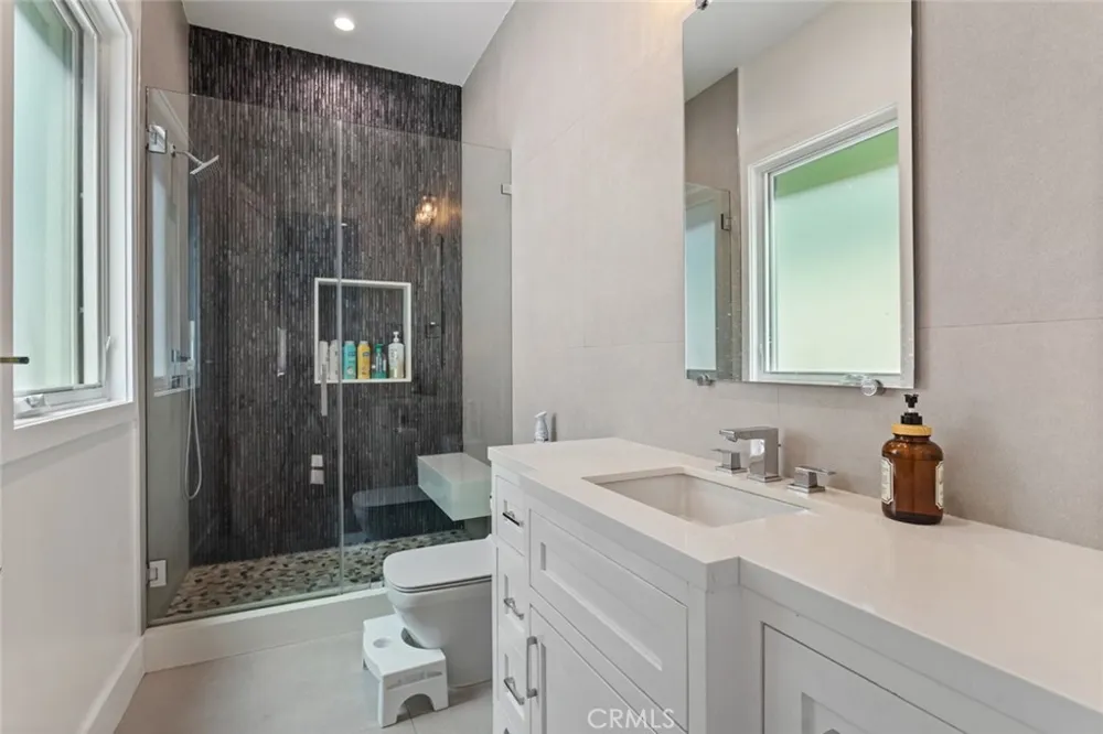4435 Stansbury Sherman Oaks, CA 91423