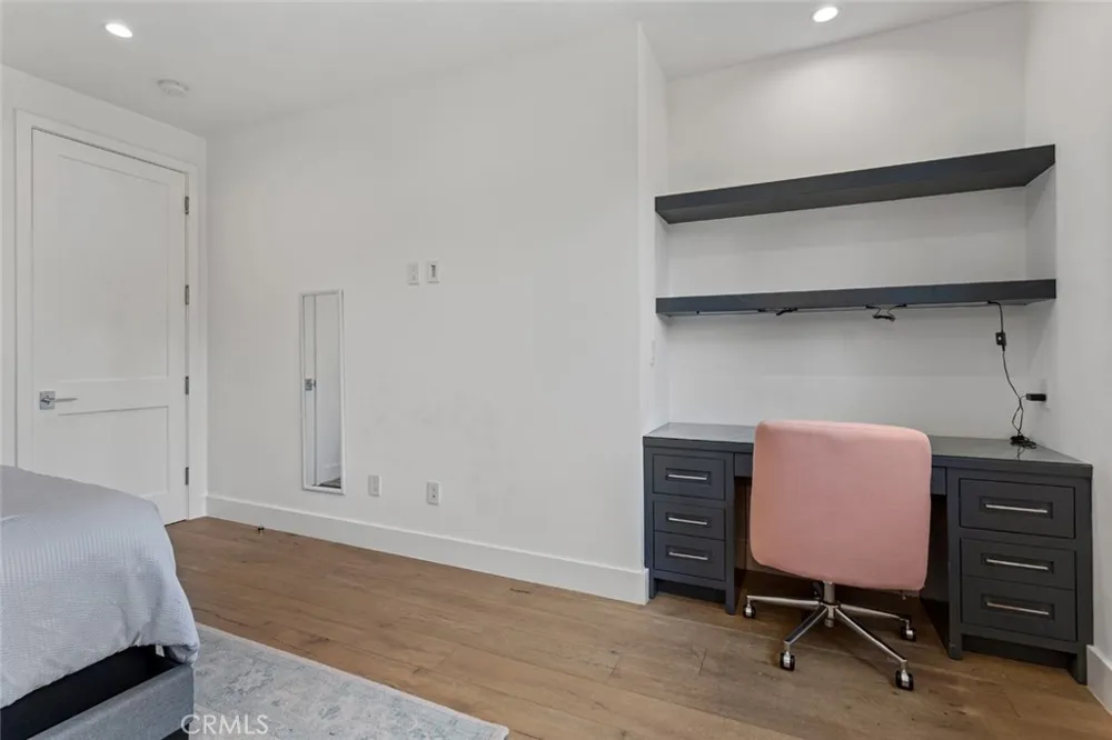 4435 Stansbury Sherman Oaks, CA 91423