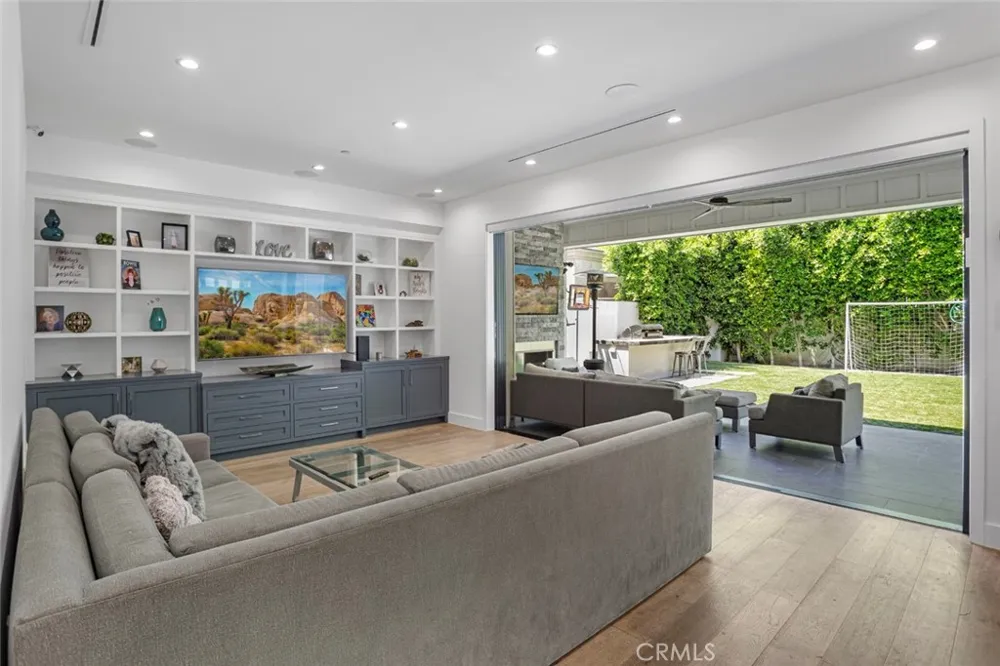 4435 Stansbury Sherman Oaks, CA 91423