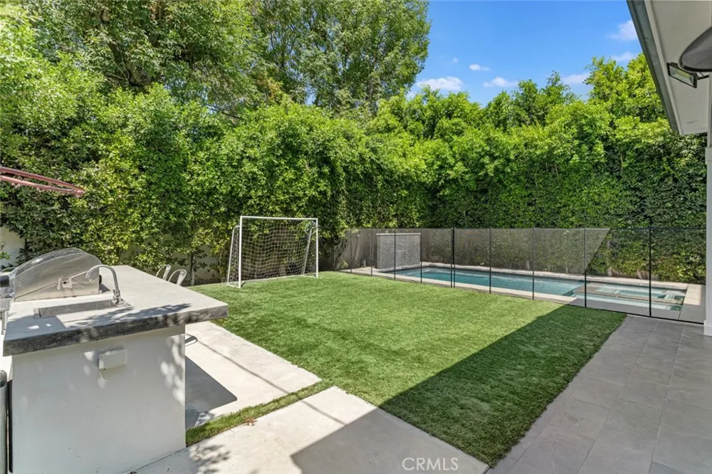 4435 Stansbury Sherman Oaks, CA 91423
