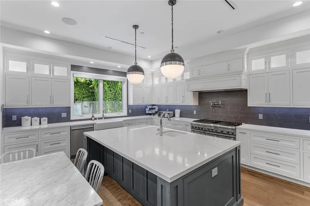 4435 Stansbury Sherman Oaks, CA 91423