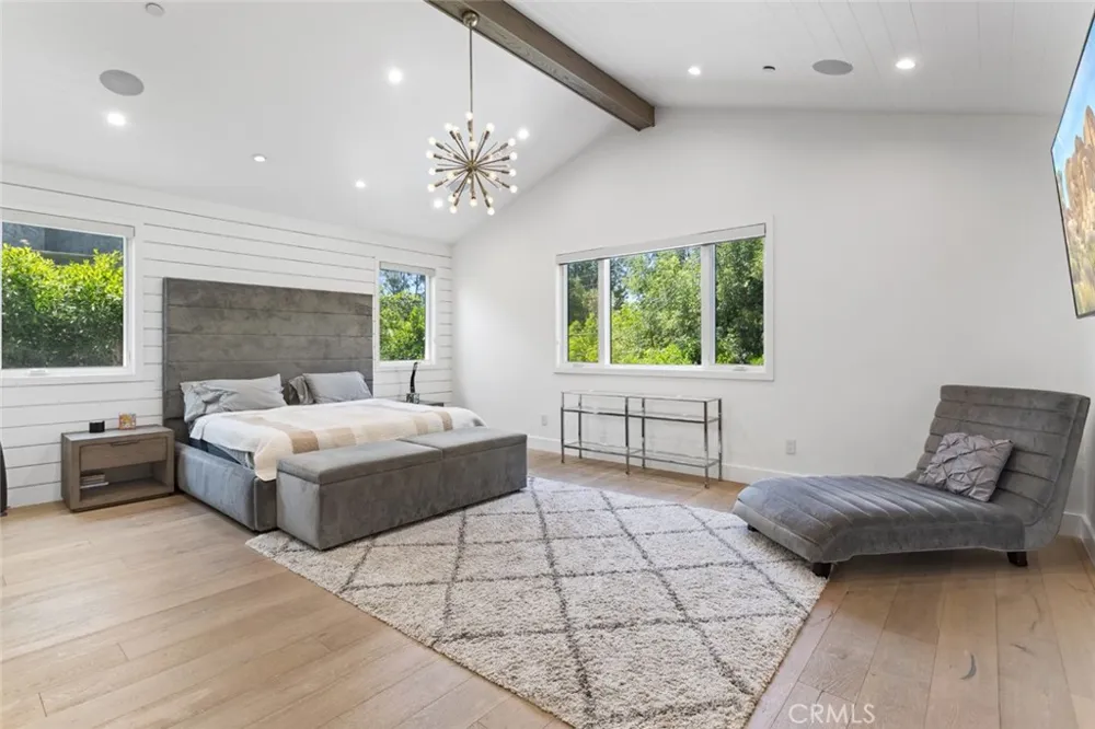 4435 Stansbury Sherman Oaks, CA 91423